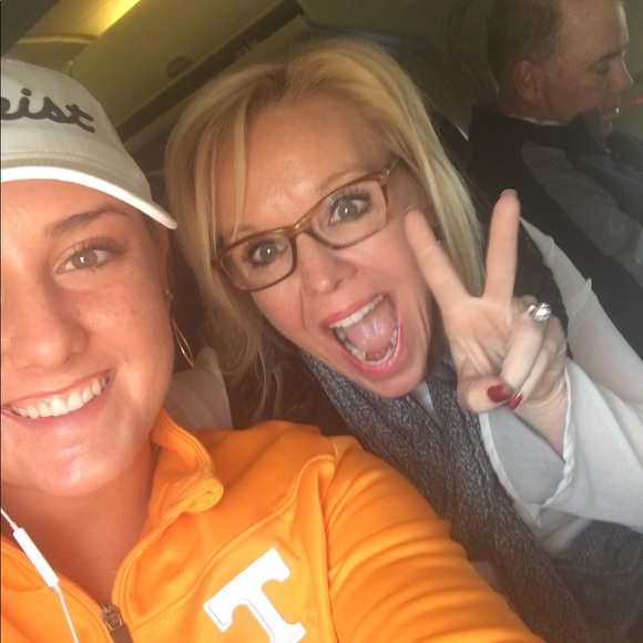 Meet your Posher, Yvette - Picture 2 of 2